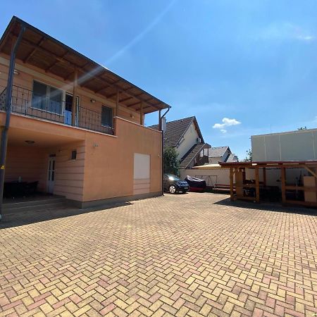 Ferienwohnung Gabi Lux Apartman Hajdúszoboszló Exterior foto