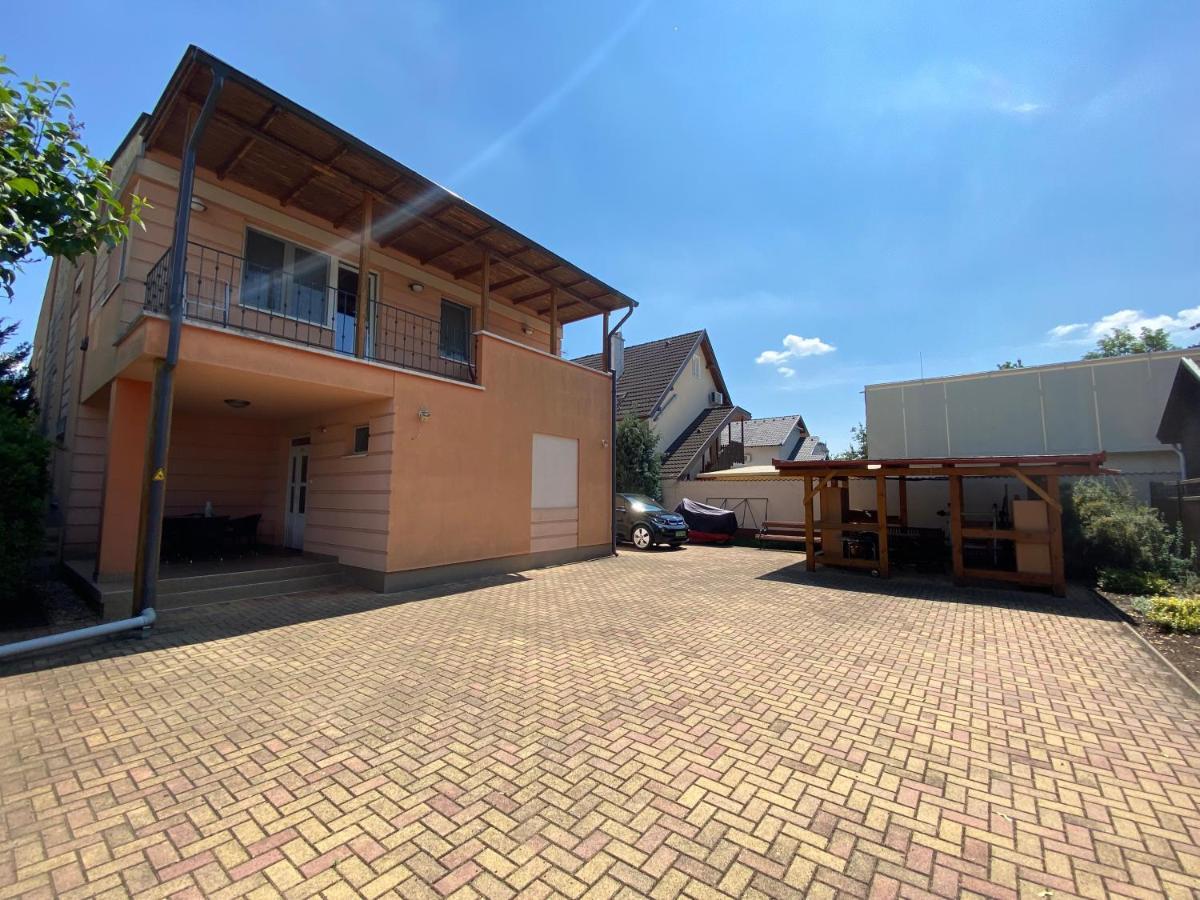Ferienwohnung Gabi Lux Apartman Hajdúszoboszló Exterior foto