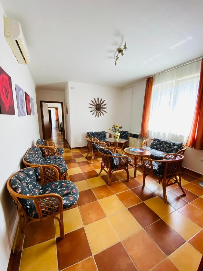 Ferienwohnung Gabi Lux Apartman Hajdúszoboszló Exterior foto