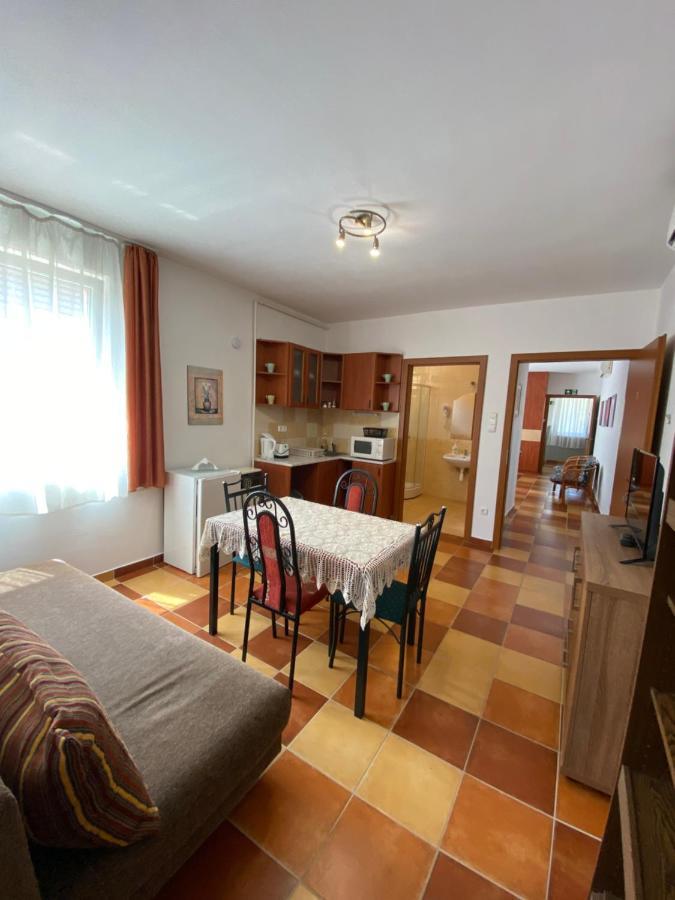 Ferienwohnung Gabi Lux Apartman Hajdúszoboszló Exterior foto